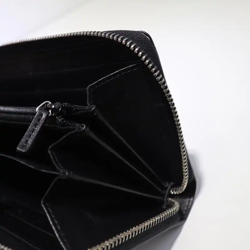 G*u*i brand handbags zip around wallet 1904g0004