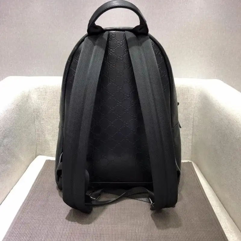 G*u*i bags 1917m0066