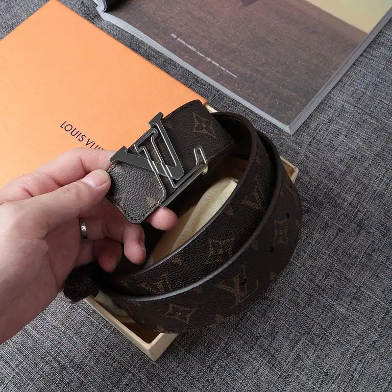 LV s Belte 19xf0097