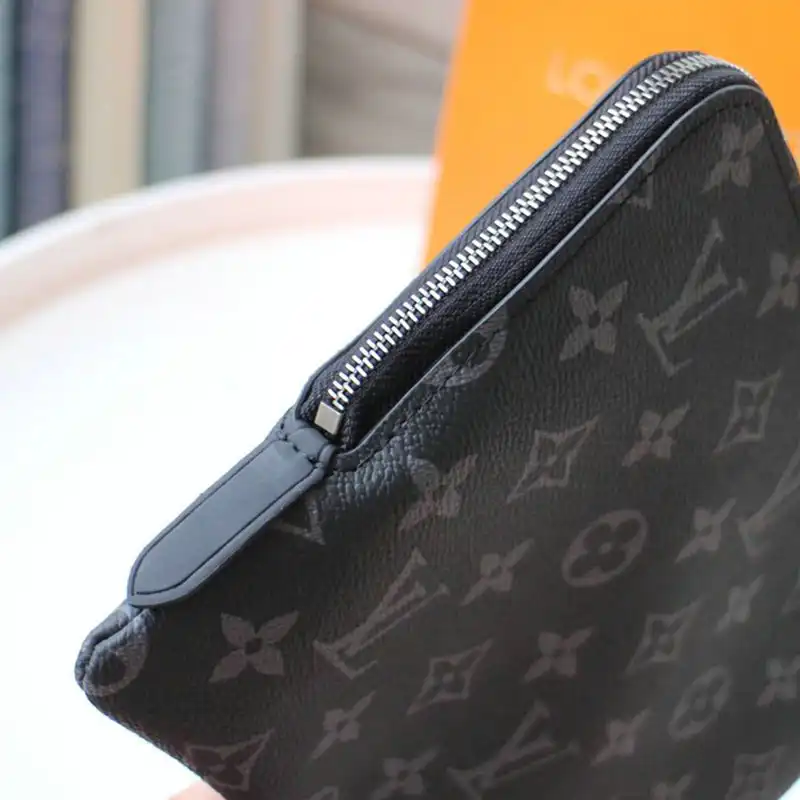 LV Bags 2010B570040