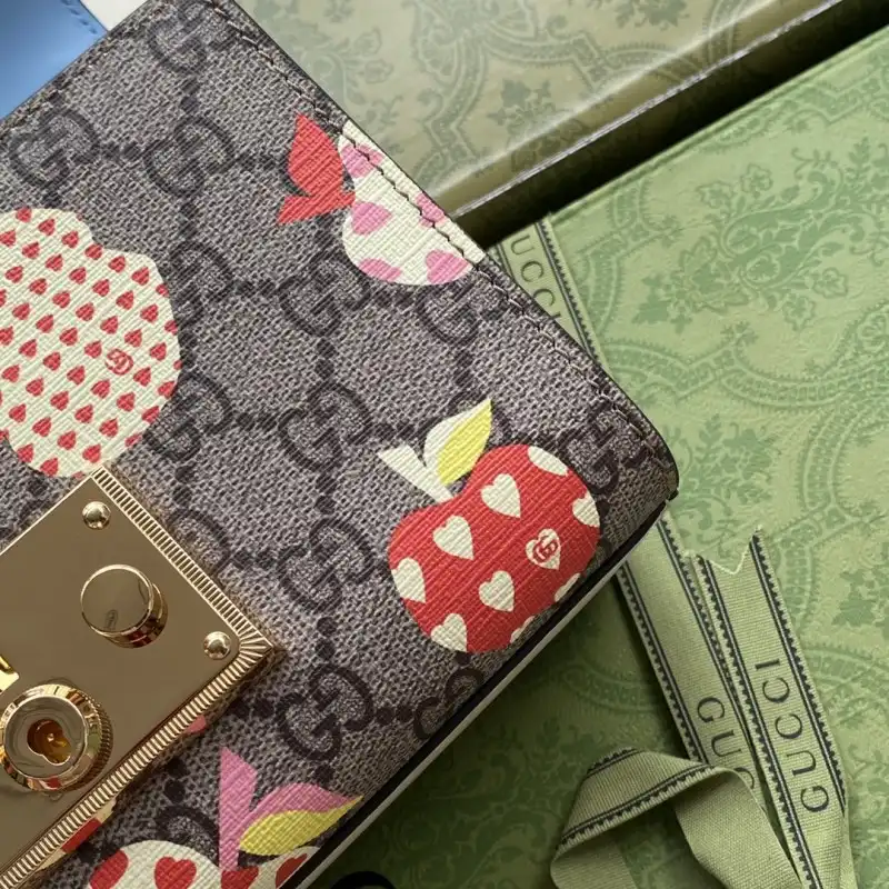 G*u*i s bags 2108ya0073