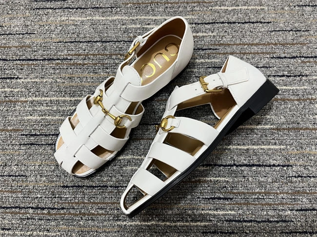 G*u*i sandals packable 365