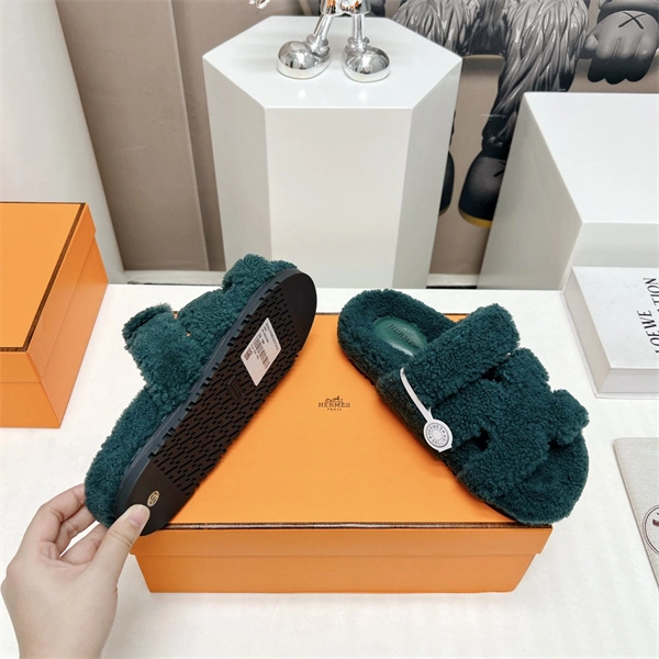 H Slipper Affordable 2319