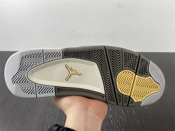 Jordan 4 Retro SE Craft Photon Dust DV3742- EyeCatching 3925