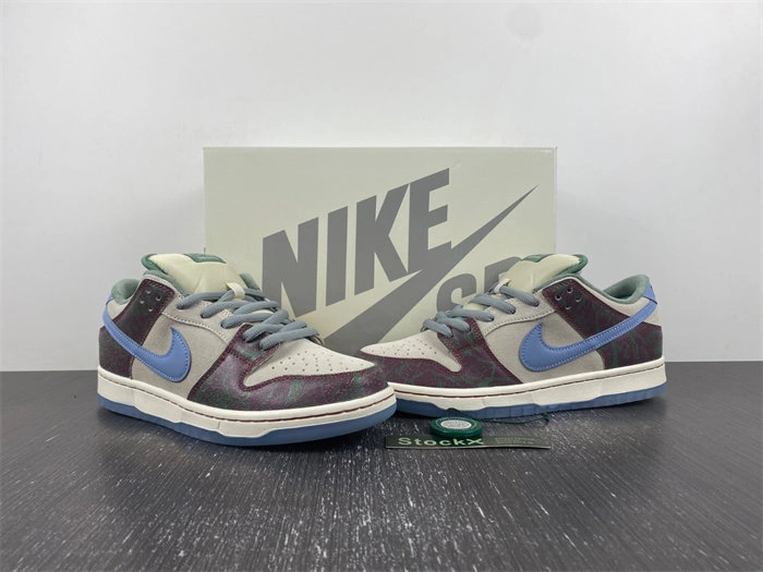 Effortless Nike SB Dunk Low Crenshaw Skate Club FN4193- 4585